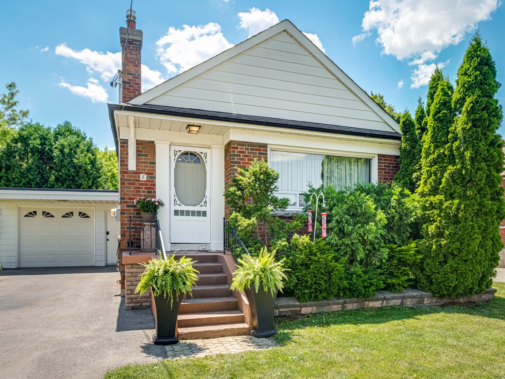 exterior of home.jpg